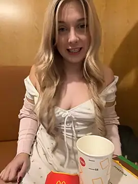 CherryAuroraa online show from December 19, 10:10 pm