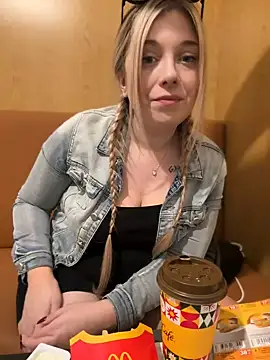 CherryAuroraa online show from January 1, 10:03 pm