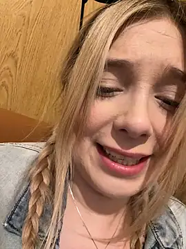 CherryAuroraa online show from January 2, 1:06 am