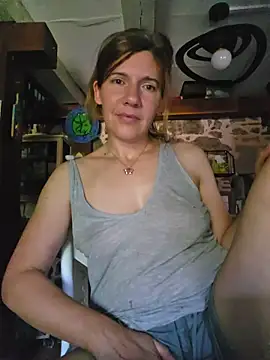 Snapshot of Lina_lou4 chatting on June 25, 4:22 pm Lina lou4 online show from June 25, 4:22 pm