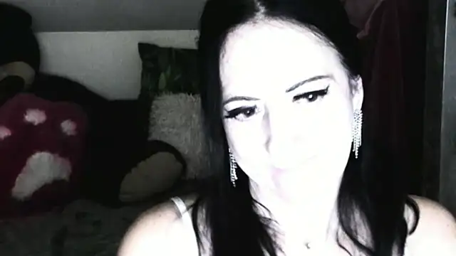 Snapshot of DebraMilf chatting on February 1, 3:19 am DebraMilf online show from February 1, 3:19 am