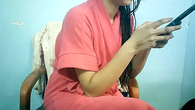 Snapshot of lovelydesi21 chatting on December 21, 6:52 am lovelydesi21 online show from December 21, 6:52 am