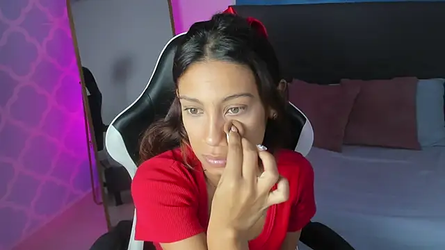 Snapshot of cora_22 chatting on October 23, 12:37 pm cora 22 online show from October 23, 12:37 pm