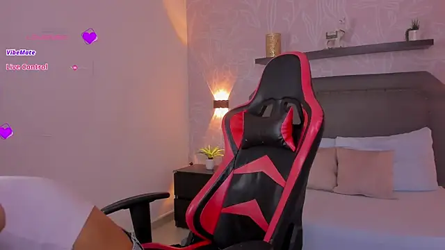 Snapshot of cora_22 chatting on October 27, 12:53 pm cora 22 online show from October 27, 12:53 pm