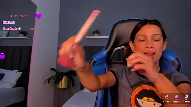 Snapshot of cora_22 chatting on October 30, 12:50 pm cora 22 online show from October 30, 12:50 pm