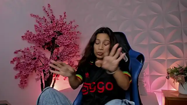 Snapshot of cora_22 chatting on November 11, 12:49 pm cora 22 online show from November 11, 12:49 pm