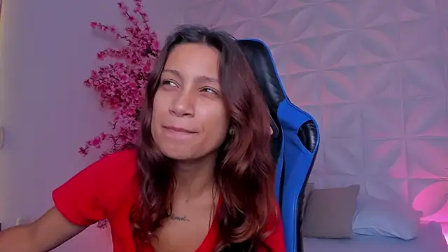 Snapshot of cora_22 chatting on December 5, 12:47 pm cora 22 online show from December 5, 12:47 pm