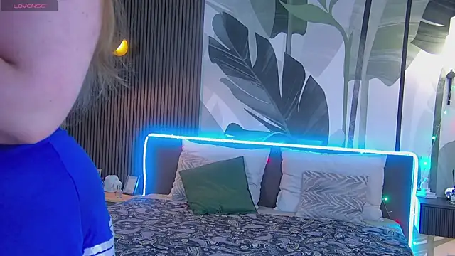 Snapshot of RubyValen chatting on January 16, 1:06 am RubyValen online show from January 16, 1:06 am