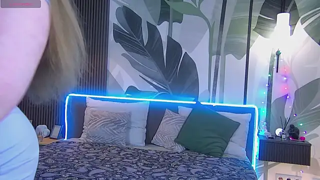 Snapshot of RubyValen chatting on January 29, 1:05 am RubyValen online show from January 29, 1:05 am