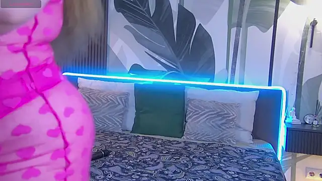 Snapshot of RubyValen chatting on February 5, 1:04 am RubyValen online show from February 5, 1:04 am