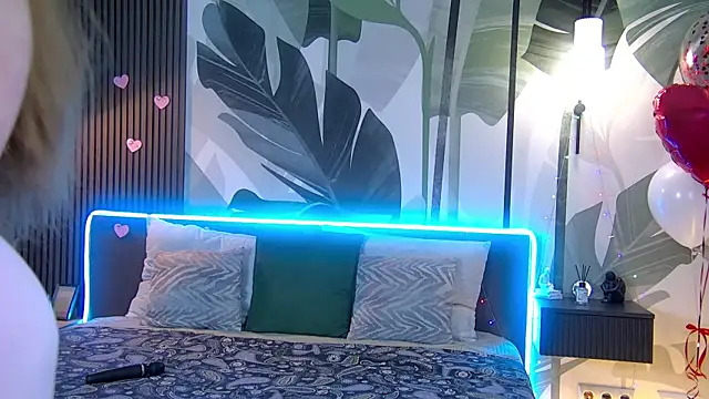 Snapshot of RubyValen chatting on March 6, 1:05 am RubyValen online show from March 6, 1:05 am