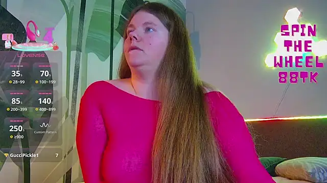 Snapshot of RubyValen chatting on December 1, 4:39 am RubyValen online show from December 1, 4:39 am