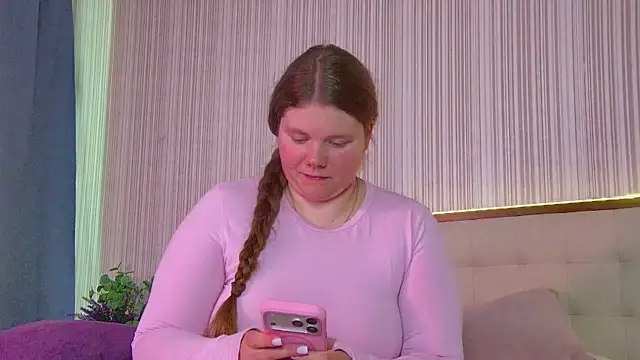 Snapshot of RubyValen chatting on June 10, 2:01 am RubyValen online show from June 10, 2:01 am