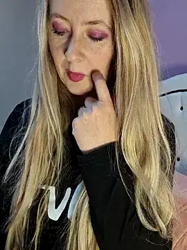 VictoriaMiami online show from November 10, 11:42 am