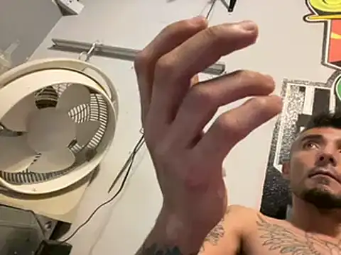 Snapshot of DarkHorse89 chatting on December 16, 10:34 pm DarkHorse89 online show from December 16, 10:34 pm