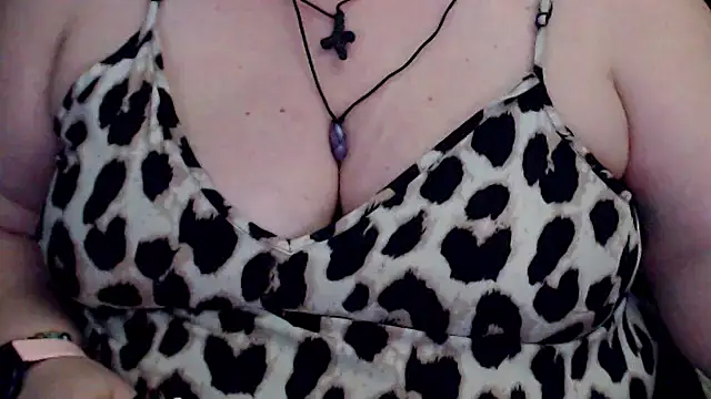 Snapshot of mayasmith chatting on July 1, 12:01 am mayasmith online show from July 1, 12:01 am