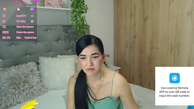 Snapshot of Neerea chatting on July 24, 1:14 am Neerea online show from July 24, 1:14 am