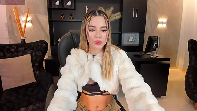 Snapshot of JuanitaClay chatting on February 5, 12:06 pm JuanitaClay online show from February 5, 12:06 pm