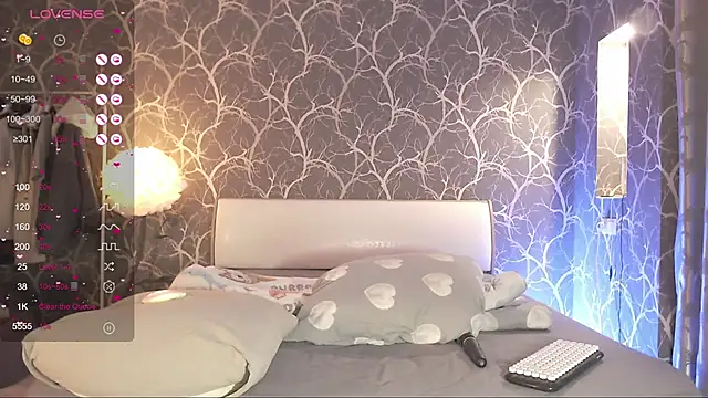 Snapshot of MiaMiaMeow chatting on October 13, 1:22 pm MiaMiaMeow online show from October 13, 1:22 pm