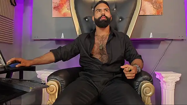Snapshot of BeardAndrew chatting on January 11, 12:33 am BeardAndrew online show from January 11, 12:33 am