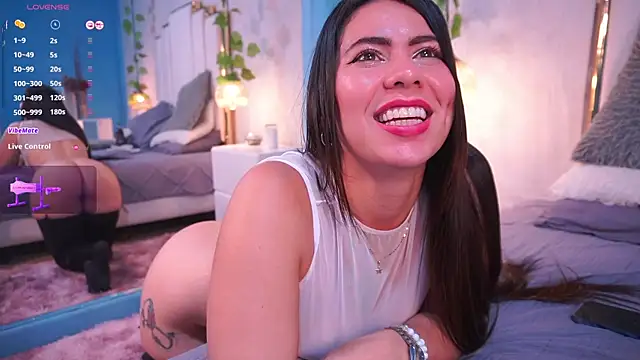 Snapshot of lara_giraldo chatting on January 12, 7:00 am lara giraldo online show from January 12, 7:00 am