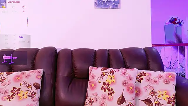 Snapshot of lara_giraldo chatting on May 18, 11:43 pm lara giraldo online show from May 18, 11:43 pm