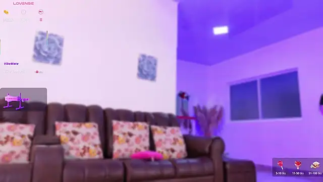 Snapshot of lara_giraldo chatting on July 28, 8:54 am lara giraldo online show from July 28, 8:54 am