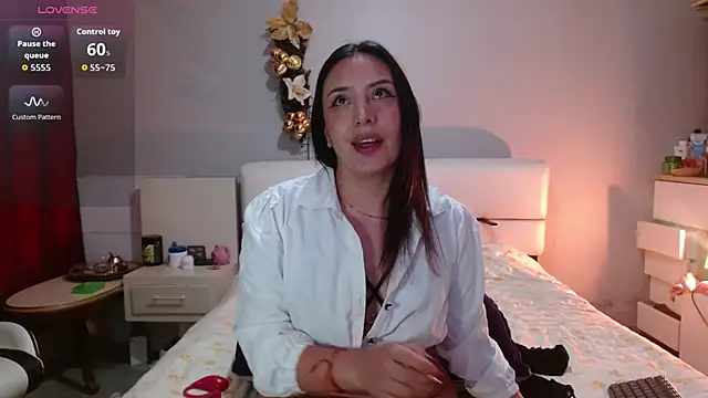 Snapshot of Freyja_soh chatting on December 4, 9:12 pm Freyja soh online show from December 4, 9:12 pm