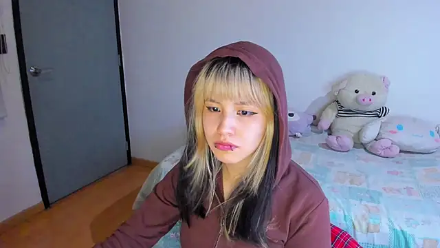 Akane-Mou online show from December 6, 4:25 am