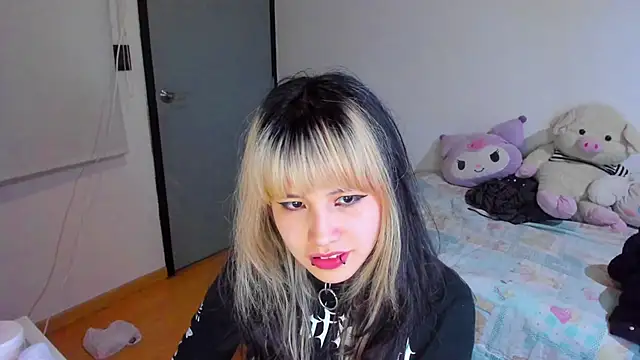 Akane-Mou online show from December 12, 5:31 am