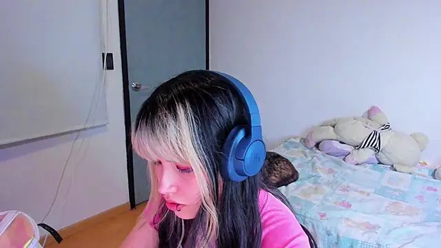 Akane-Mou online show from December 17, 7:07 am