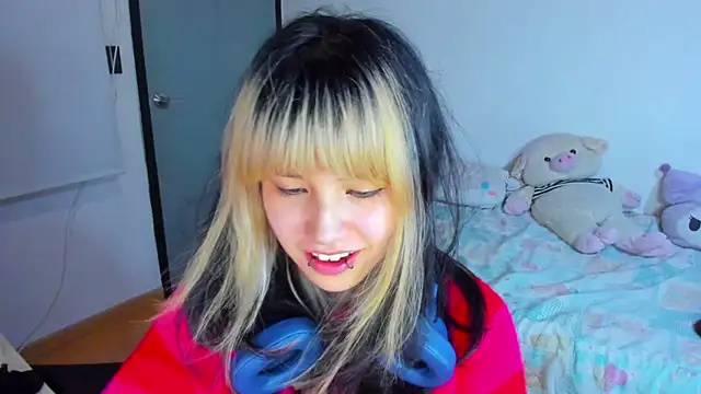 Akane-Mou online show from December 24, 4:00 am