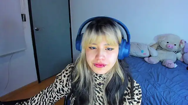 Akane-Mou online show from January 4, 9:43 am