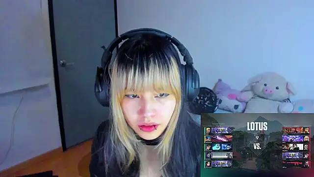 Akane-Mou online show from January 20, 8:30 am