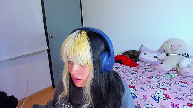 Akane-Mou online show from February 25, 11:30 am