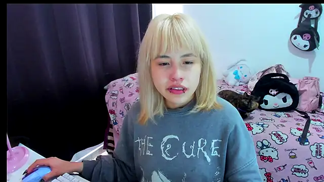 Akane-Mou online show from December 14, 2:44 pm