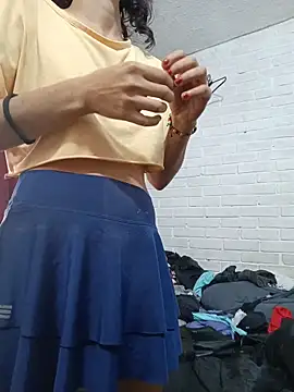 valeriaswang Lucas online show from December 21, 7:10 pm