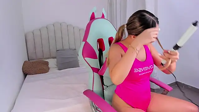 Snapshot of sofia_henaok chatting on January 30, 4:06 am sofia henaok online show from January 30, 4:06 am