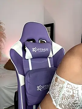 sofia henaok online show from December 15, 8:13 pm