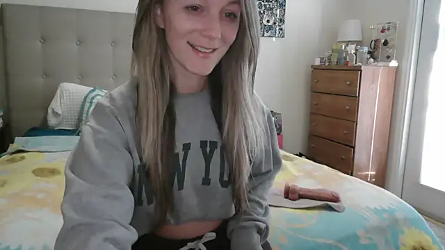 Snapshot of Heyitsmee33 chatting on February 9, 12:31 pm Heyitsmee33 online show from February 9, 12:31 pm