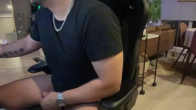 HungandThickLatin online show from January 19, 2:47 am