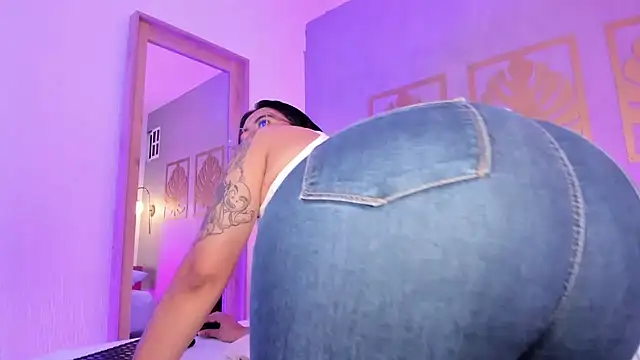 Snapshot of majo_rose chatting on December 3, 7:34 pm majo rose online show from December 3, 7:34 pm