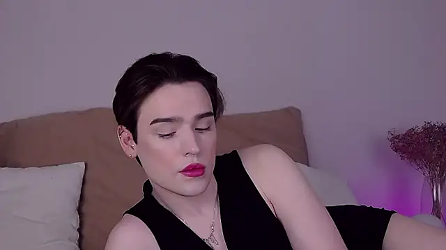 Snapshot of RobbyCharming chatting on June 13, 7:17 am RobbyCharming online show from June 13, 7:17 am