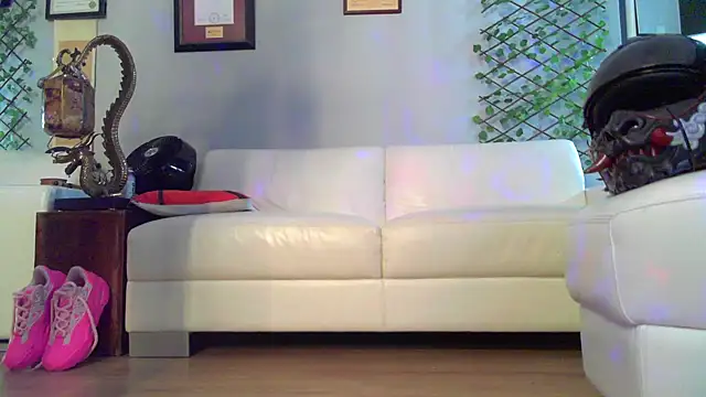 Snapshot of OSIRlS chatting on March 14, 6:08 am OSIRlS online show from March 14, 6:08 am