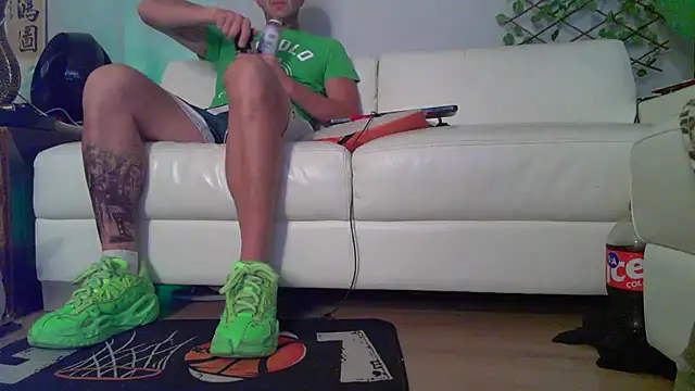 Snapshot of OSIRlS chatting on March 19, 1:26 pm OSIRlS online show from March 19, 1:26 pm