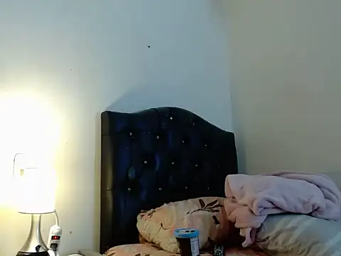 Snapshot of gooddes303salome chatting on October 8, 3:37 am gooddes303salome online show from October 8, 3:37 am