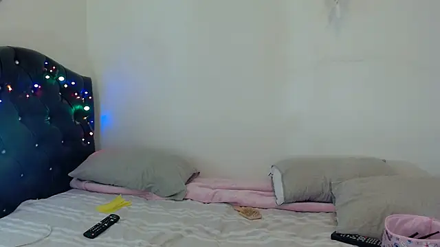 Snapshot of gooddes303salome chatting on October 31, 5:30 am gooddes303salome online show from October 31, 5:30 am