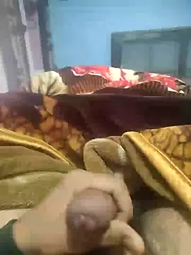 Snapshot of Deshilund9 chatting on January 7, 8:13 am Deshilund9 online show from January 7, 8:13 am