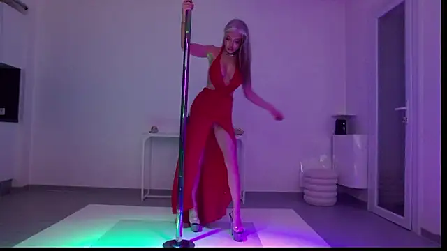 Snapshot of Bella_Twine chatting on March 6, 7:54 pm Bella Twine online show from March 6, 7:54 pm