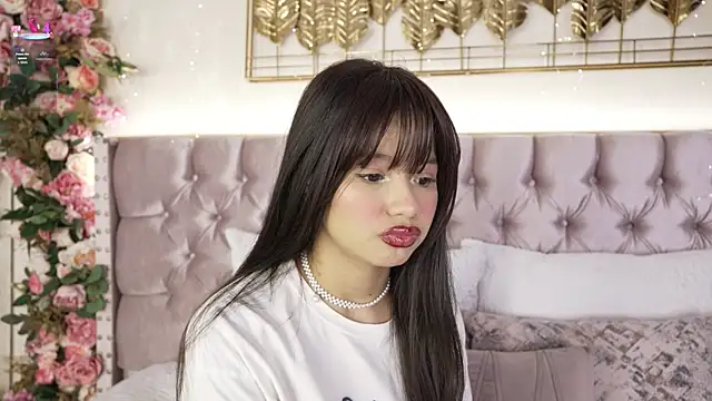 Snapshot of candy_beck chatting on April 13, 2:22 pm candy beck online show from April 13, 2:22 pm